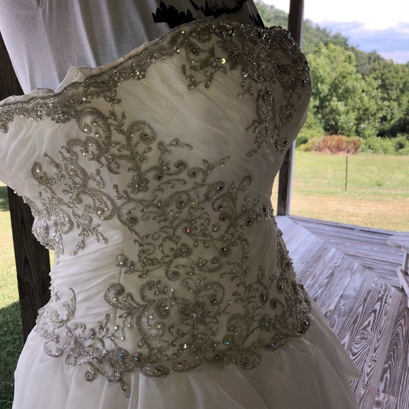 Wedding dress - Picture 5 of 8